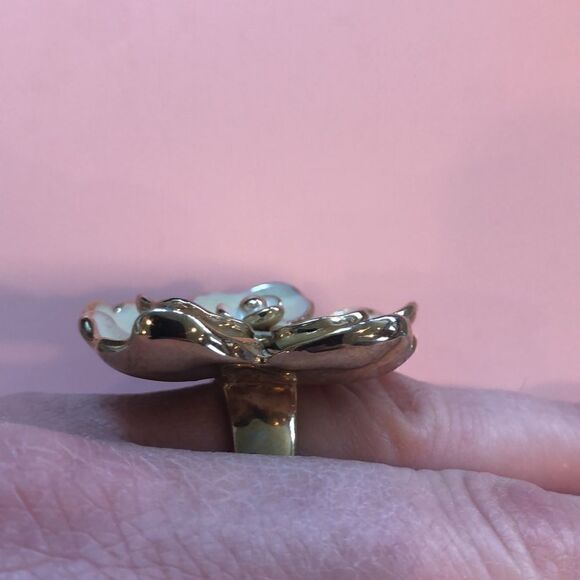 Flower necklace and ring set - Picture 5 of 8